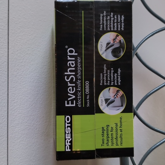 Presto EverSharp Electric Knife Sharpener - Black and White - Picture 3 of 4